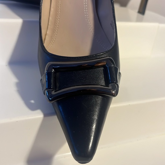 Ellen Tracy Black Leather Pumps with Embellishments!! - Picture 6 of 9